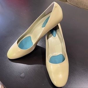 Pumps in pale green fitswell